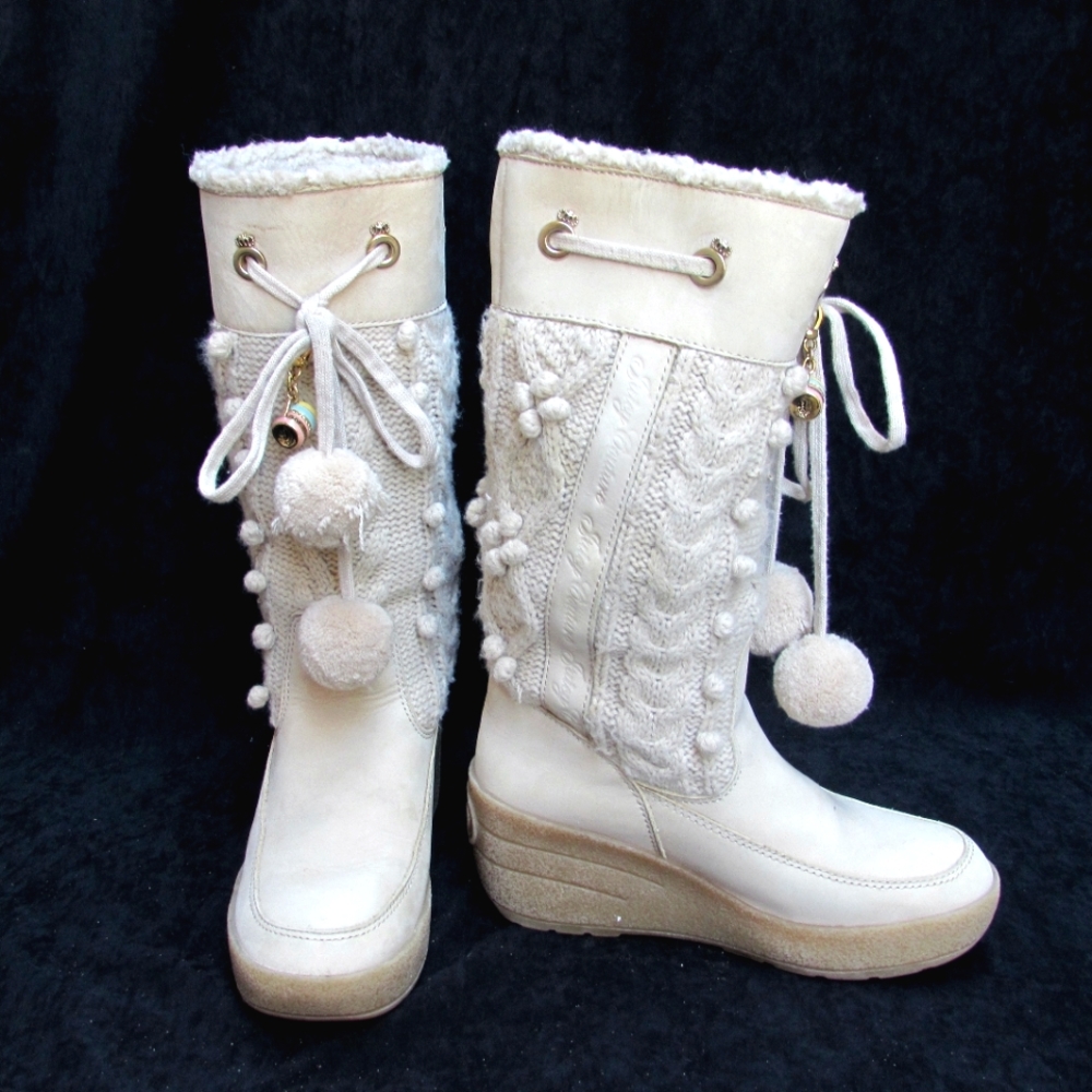 JUICY COUTURE Sweater Boots Size 7